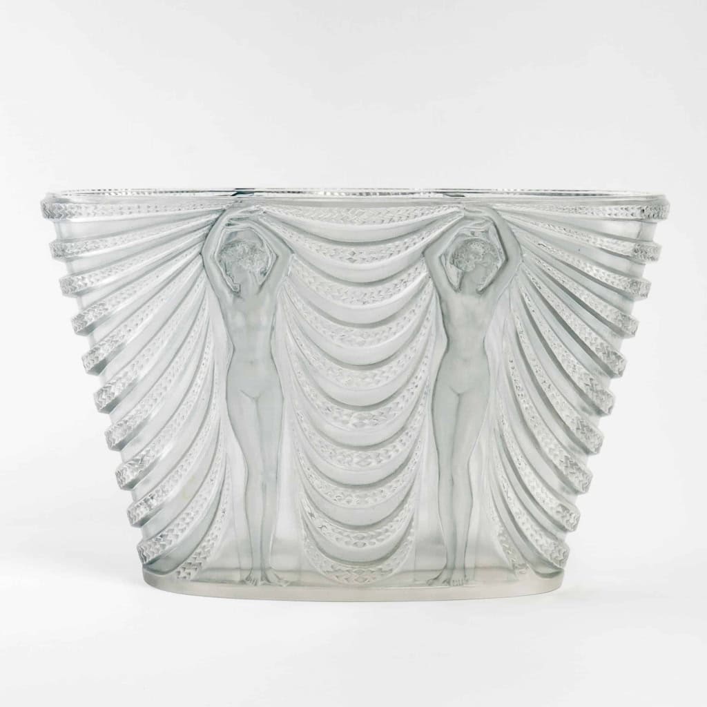 Vase « Terpsichore » verre blanc patiné bleu de René LALIQUE | Biron |||||||||
