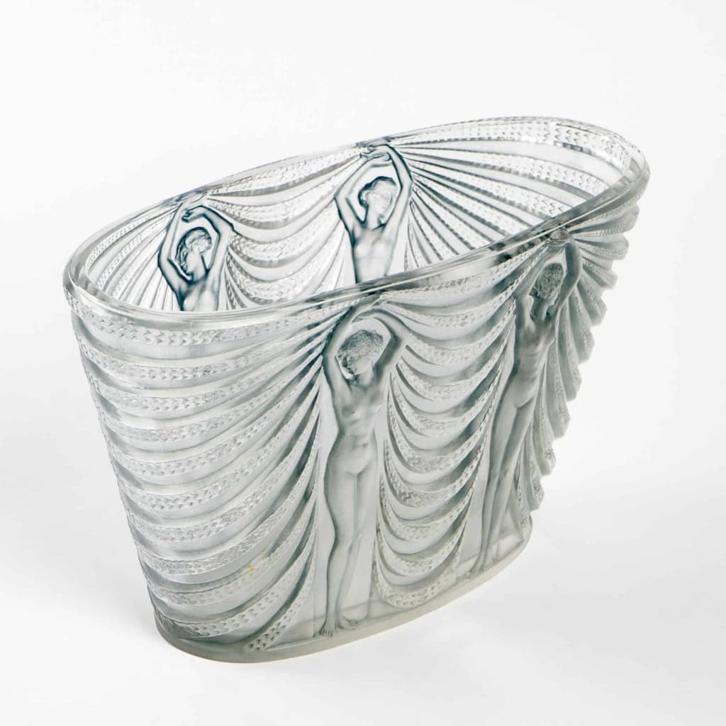 Vase « Terpsichore » verre blanc patiné bleu de René LALIQUE | Biron Vase "Terpsichore" verre blanc patiné bleu de René LALIQUE