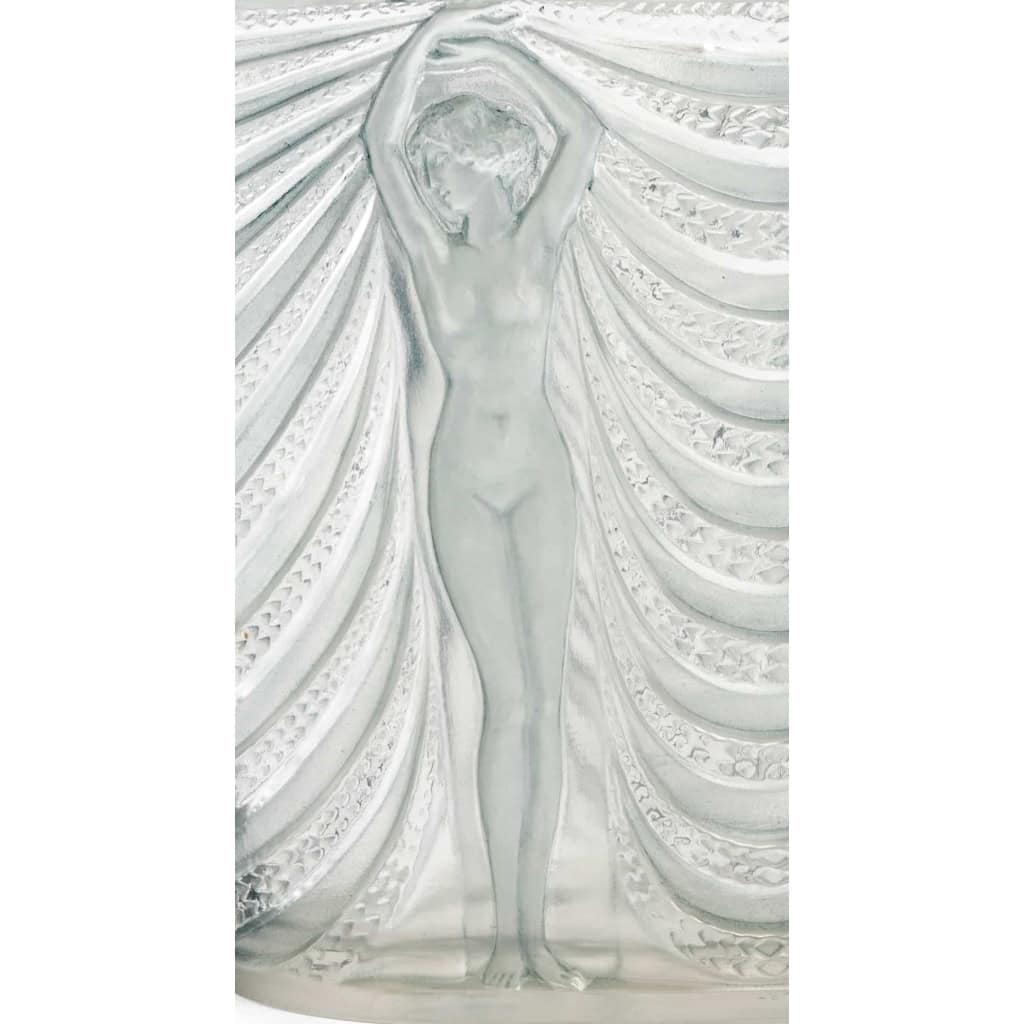 Vase « Terpsichore » verre blanc patiné bleu de René LALIQUE | Biron Vase "Terpsichore" verre blanc patiné bleu de René LALIQUE