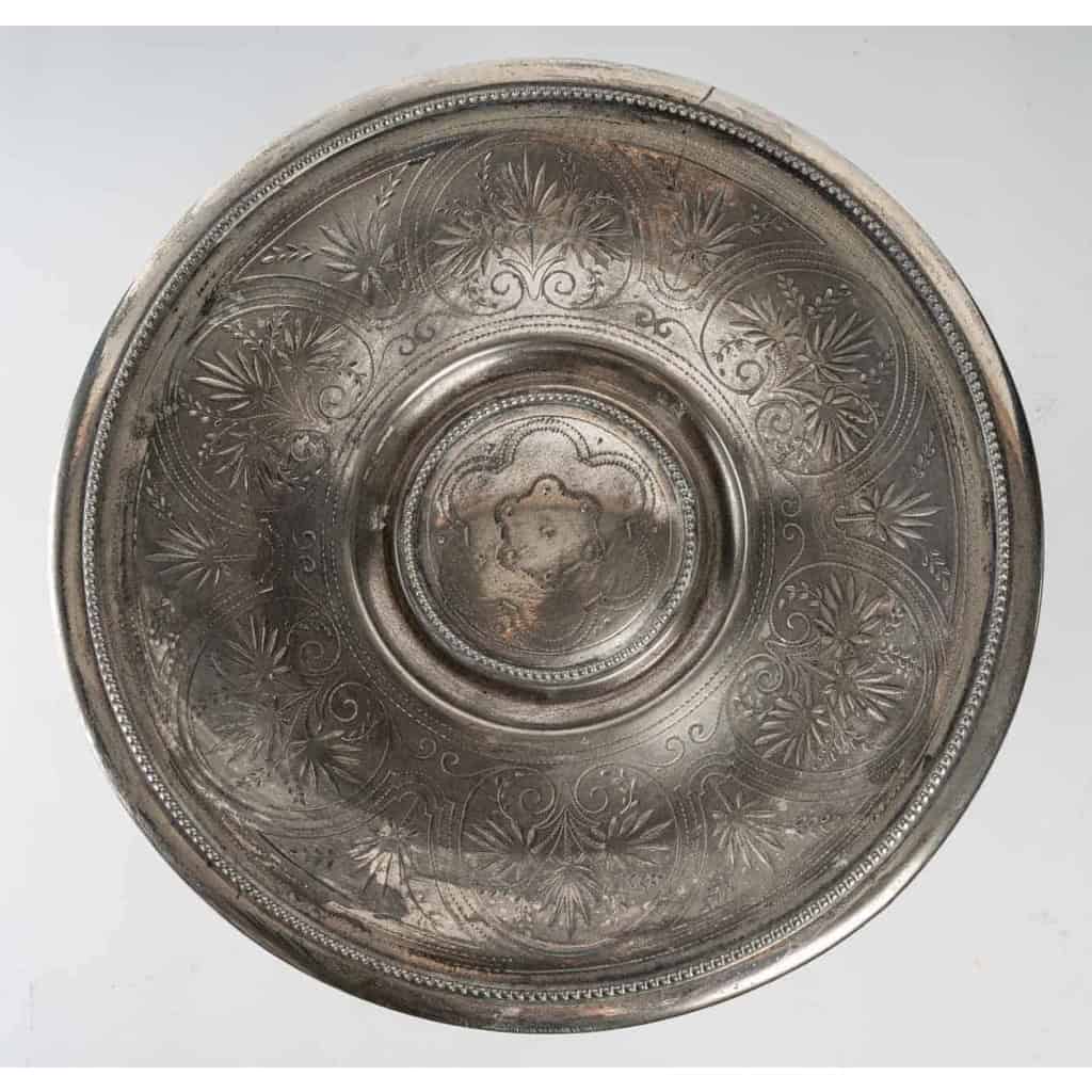 coupe en bronze argenté suportée par une figure de chasseur | Biron coupe en bronze argenté suportée par une figure de chasseur