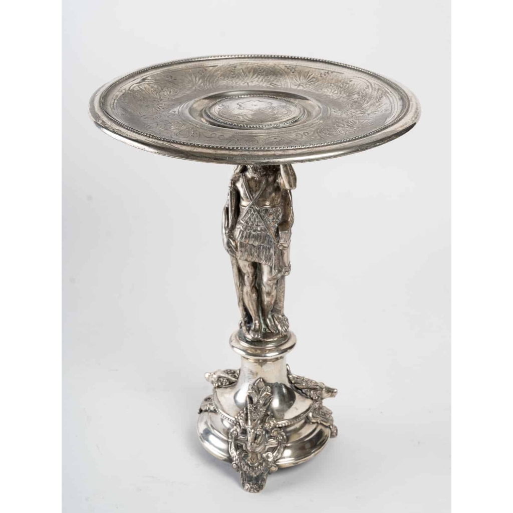 coupe en bronze argenté suportée par une figure de chasseur | Biron coupe en bronze argenté suportée par une figure de chasseur