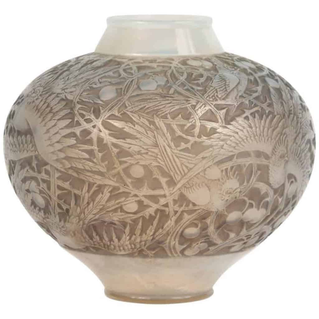 René Lalique: Vase « Aras » Opalescent | Biron ||