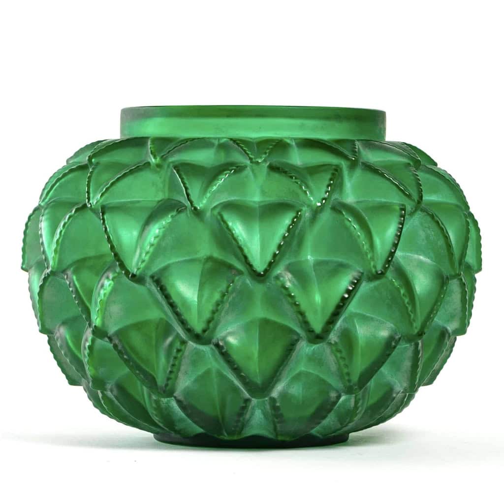 Vase « Languedoc » verre vert émeraude patiné blanc de René LALIQUE | Biron ||||||||
