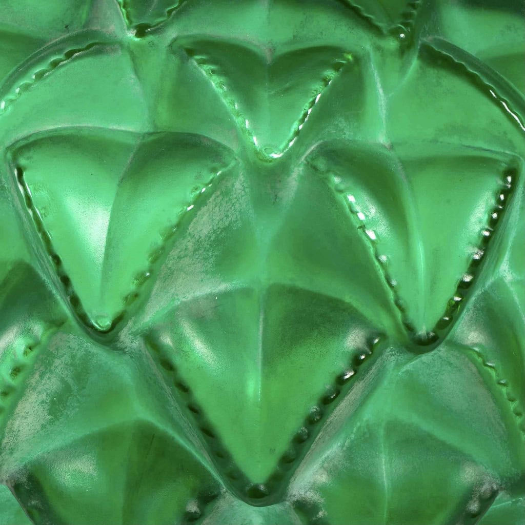 Vase « Languedoc » verre vert émeraude patiné blanc de René LALIQUE | Biron Vase "Languedoc" verre vert émeraude patiné blanc de René LALIQUE