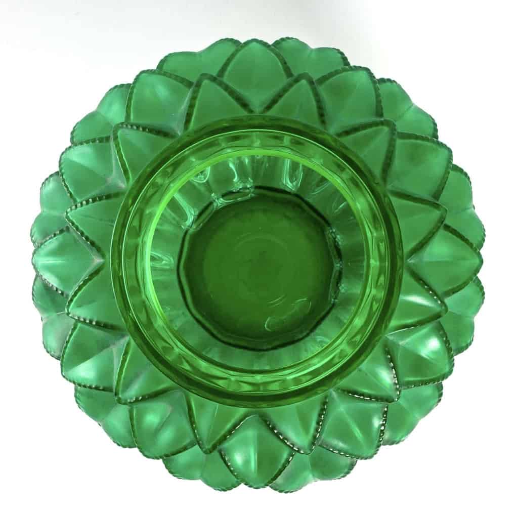 Vase « Languedoc » verre vert émeraude patiné blanc de René LALIQUE | Biron Vase "Languedoc" verre vert émeraude patiné blanc de René LALIQUE