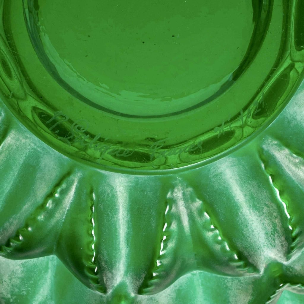 Vase « Languedoc » verre vert émeraude patiné blanc de René LALIQUE | Biron Vase "Languedoc" verre vert émeraude patiné blanc de René LALIQUE