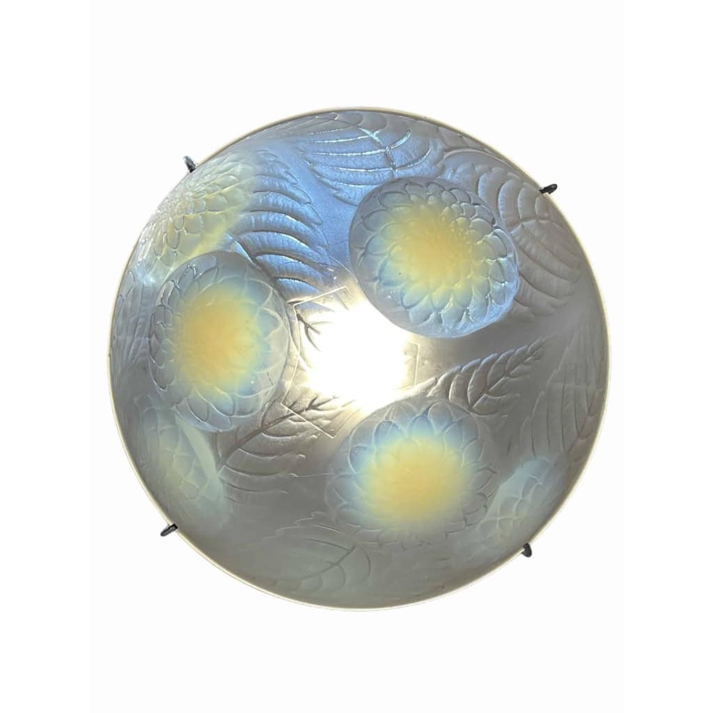 Suspension Plafonnier « Dahlias » verre opalescent de René LALIQUE | Biron Suspension Plafonnier « Dahlias » verre opalescent de René LALIQUE
