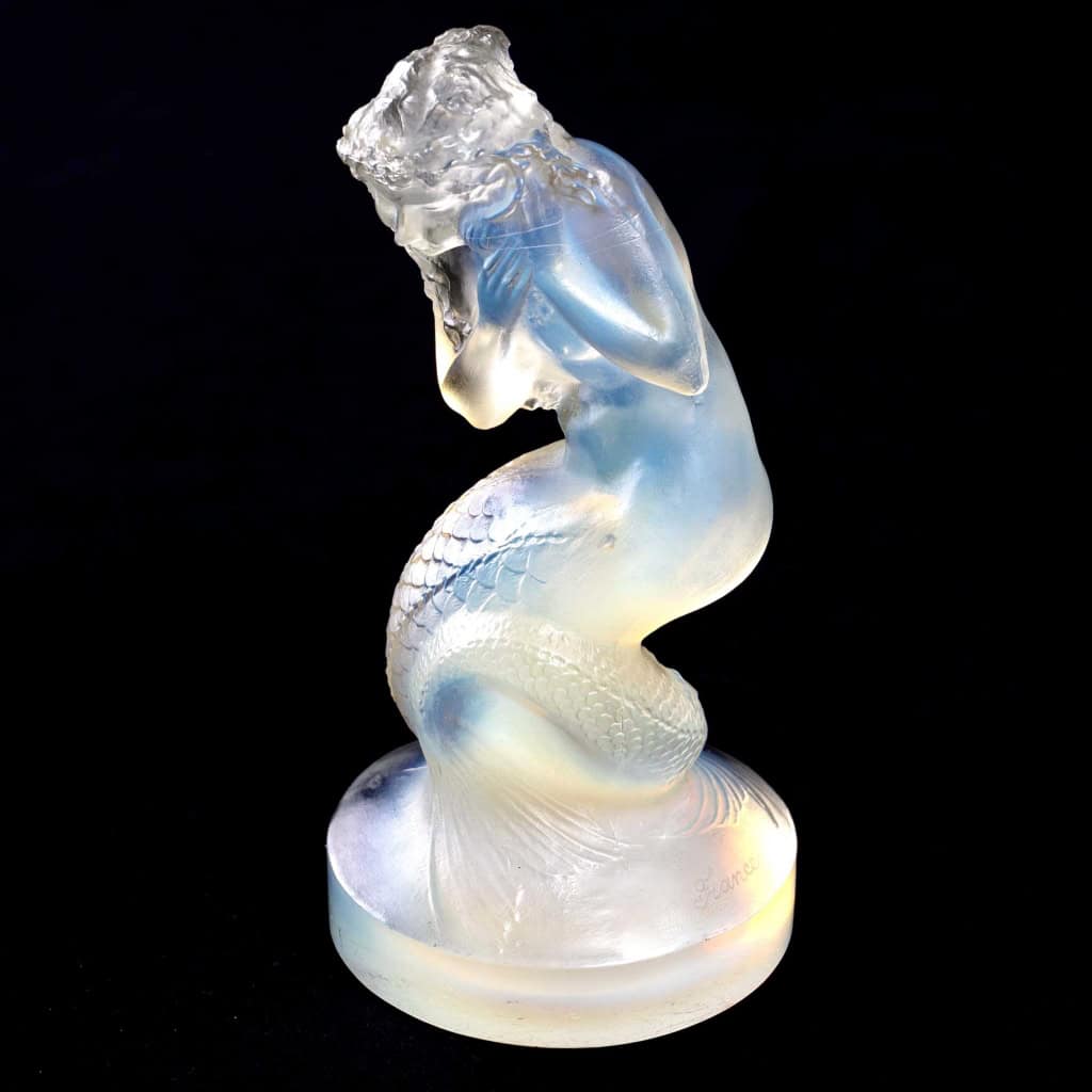 Mascotte Statuette « Naïade » verre opalescent de René LALIQUE | Biron Mascotte Statuette "Naïade" verre opalescent de René LALIQUE