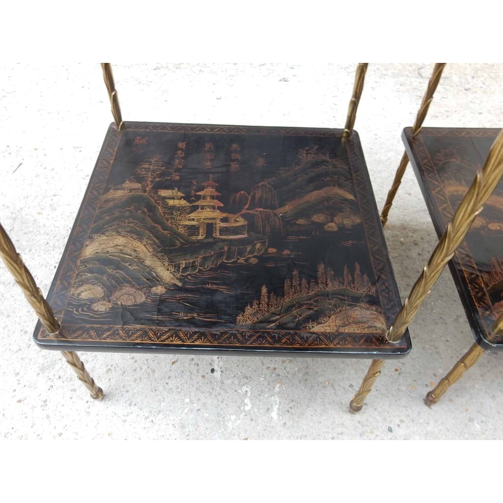 1950′ Paire de Tables Maison Baguès Décor Palmier en Bronze Doré Avec Plateaux Laque de Chine 36 X 36 X H 54 CM