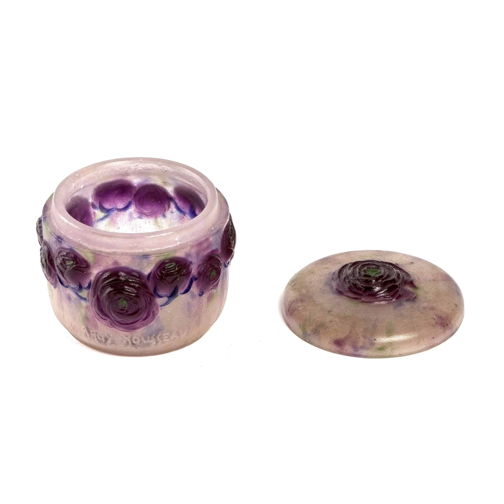 Boîte « Roses », « Renonculus » pâte de verre blanche, verte, violette, bleue de Gabriel ARGY-ROUSSEAU | Biron Boîte "Roses", "Renonculus" pâte de verre blanche, verte, violette, bleue de Gabriel ARGY-ROUSSEAU 