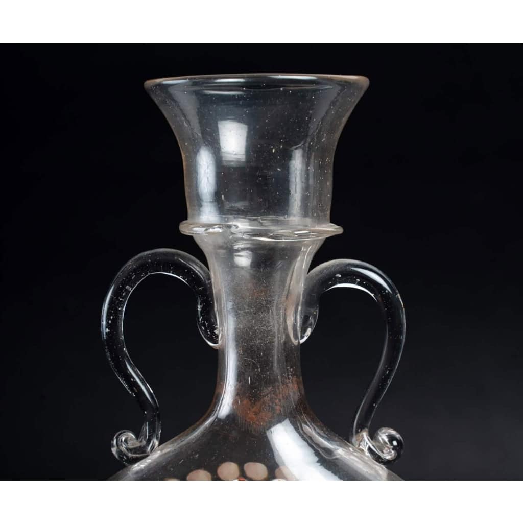 Vase venitien, fin XVIIIème/ Début XIXème emaillé noir et blanc