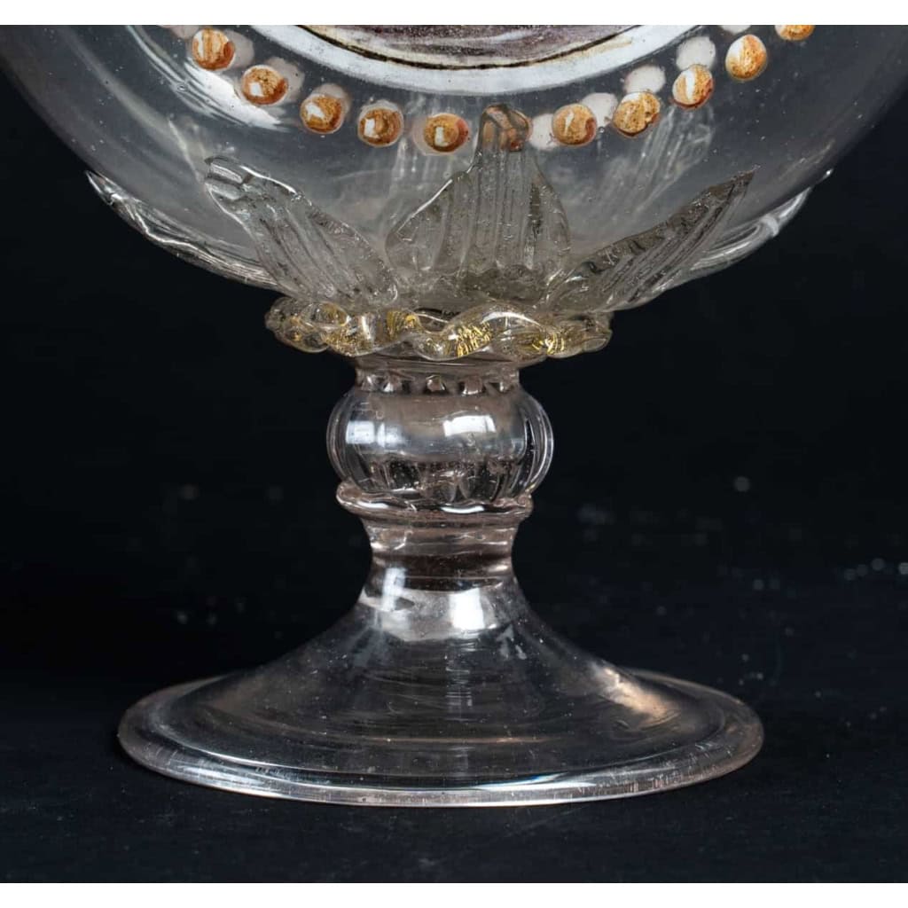Vase venitien, fin XVIIIème/ Début XIXème emaillé noir et blanc