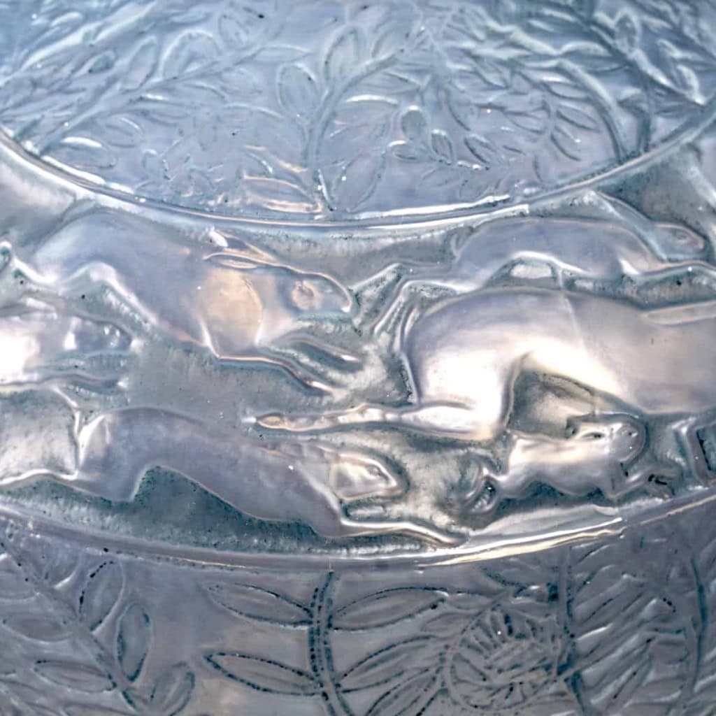 Vase « Lièvres » verre opalescent double-couche patiné bleu de René LALIQUE | Biron Vase "Lièvres" verre opalescent double-couche patiné bleu de René LALIQUE