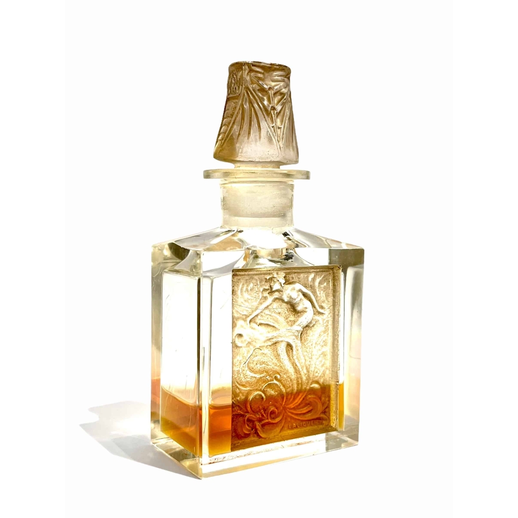 Flacon « L’Effleurt » verre blanc patiné sépia de René LALIQUE pour COTY | Biron Flacon "L'Effleurt" verre blanc patiné sépia de René LALIQUE pour COTY