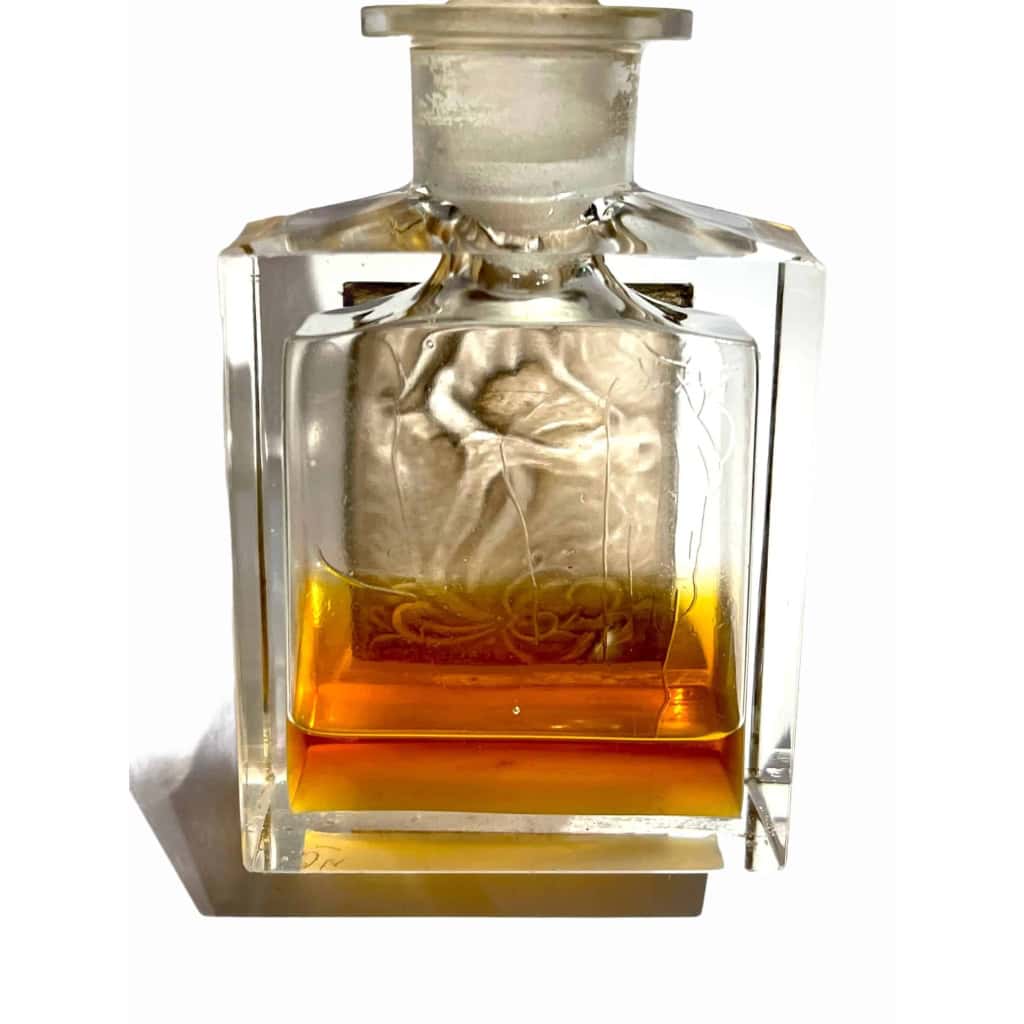 Flacon « L’Effleurt » verre blanc patiné sépia de René LALIQUE pour COTY | Biron Flacon "L'Effleurt" verre blanc patiné sépia de René LALIQUE pour COTY