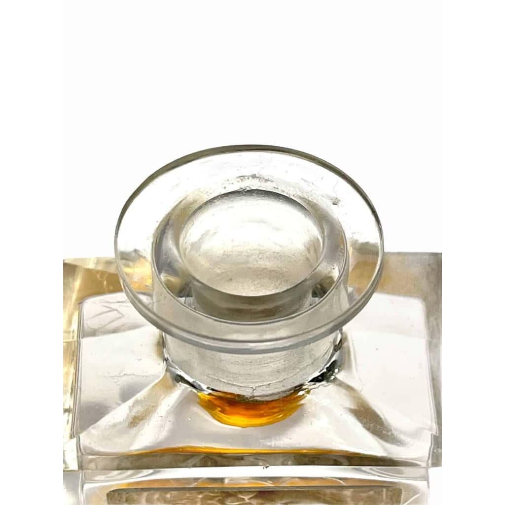 Flacon « L’Effleurt » verre blanc patiné sépia de René LALIQUE pour COTY | Biron Flacon "L'Effleurt" verre blanc patiné sépia de René LALIQUE pour COTY