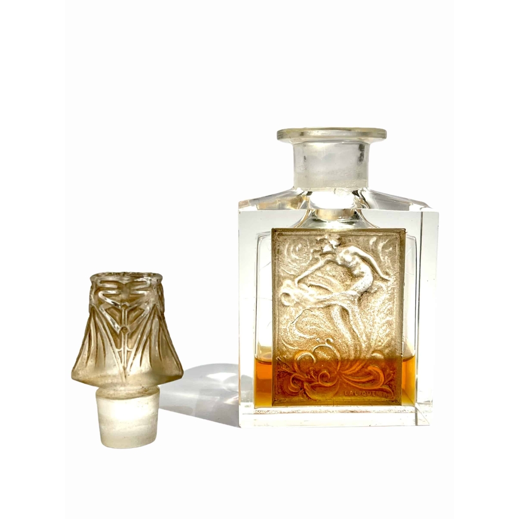 Flacon « L’Effleurt » verre blanc patiné sépia de René LALIQUE pour COTY | Biron Flacon "L'Effleurt" verre blanc patiné sépia de René LALIQUE pour COTY