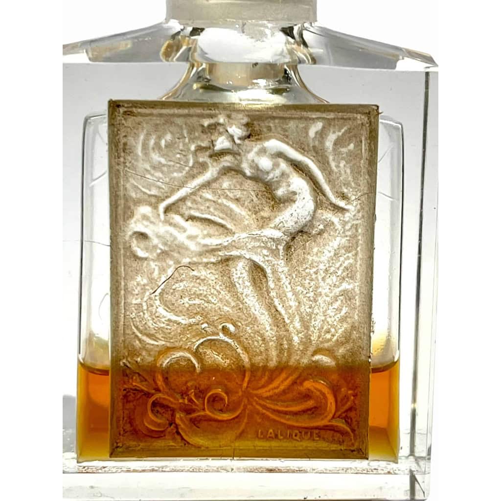 Flacon « L’Effleurt » verre blanc patiné sépia de René LALIQUE pour COTY | Biron Flacon "L'Effleurt" verre blanc patiné sépia de René LALIQUE pour COTY
