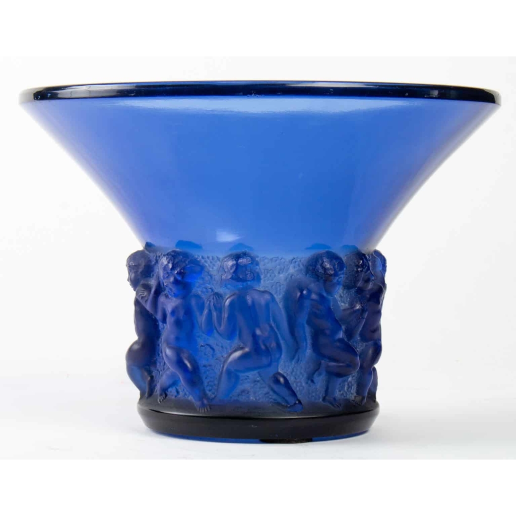 Vase « Farandole » verre bleu saphir de René LALIQUE | Biron Vase "Farandole" verre bleu saphir de René LALIQUE