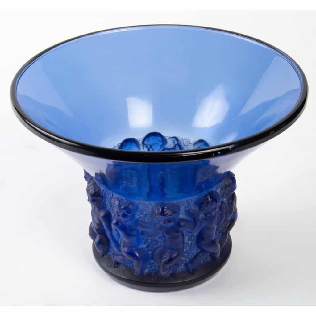 Vase « Farandole » verre bleu saphir de René LALIQUE | Biron Vase "Farandole" verre bleu saphir de René LALIQUE