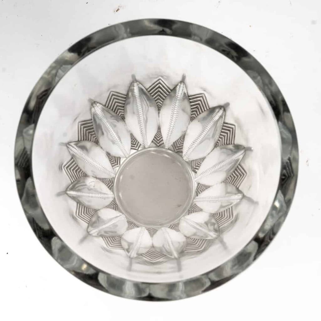 Vase « Gerardmer » verre blanc patiné gris de René LALIQUE | Biron Vase "Gerardmer" verre blanc patiné gris de René LALIQUE
