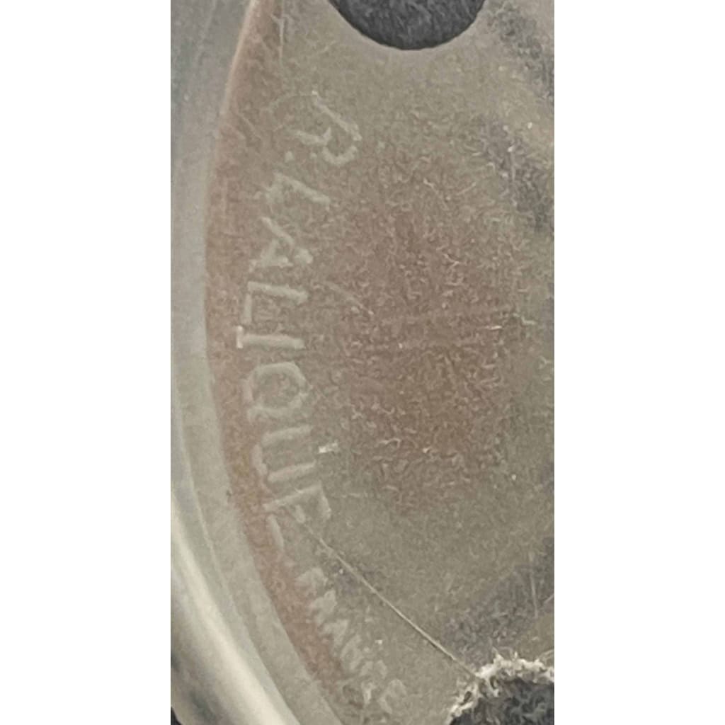 Vase « Gerardmer » verre blanc patiné gris de René LALIQUE | Biron Vase "Gerardmer" verre blanc patiné gris de René LALIQUE