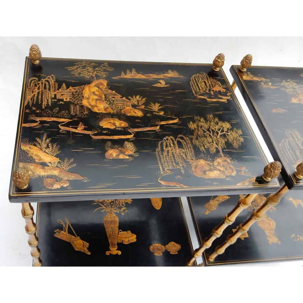 1950′ Paire de Tables Maison Baguès Décor Bambou en Bronze Doré Avec Plateaux Laque de Chine 40 X 30 X H 58