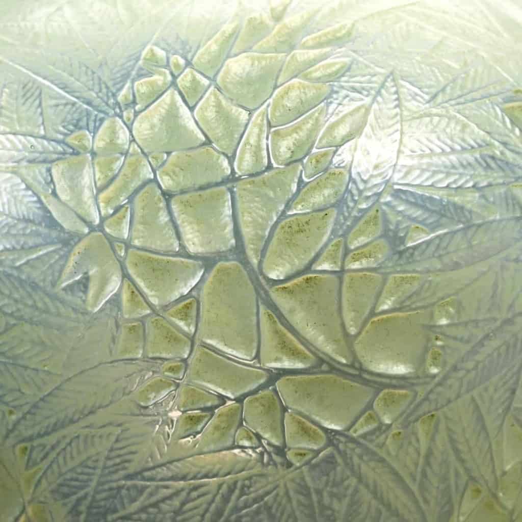 Vase « Estérel » verre opalescent double couche patiné vert de René LALIQUE | Biron Vase "Estérel" verre opalescent double couche patiné vert de René LALIQUE