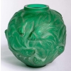 Vase « Formose » en verre vert émeraude patiné blanc de René LALIQUE | Biron Vase "Formose" en verre vert émeraude patiné blanc de René LALIQUE