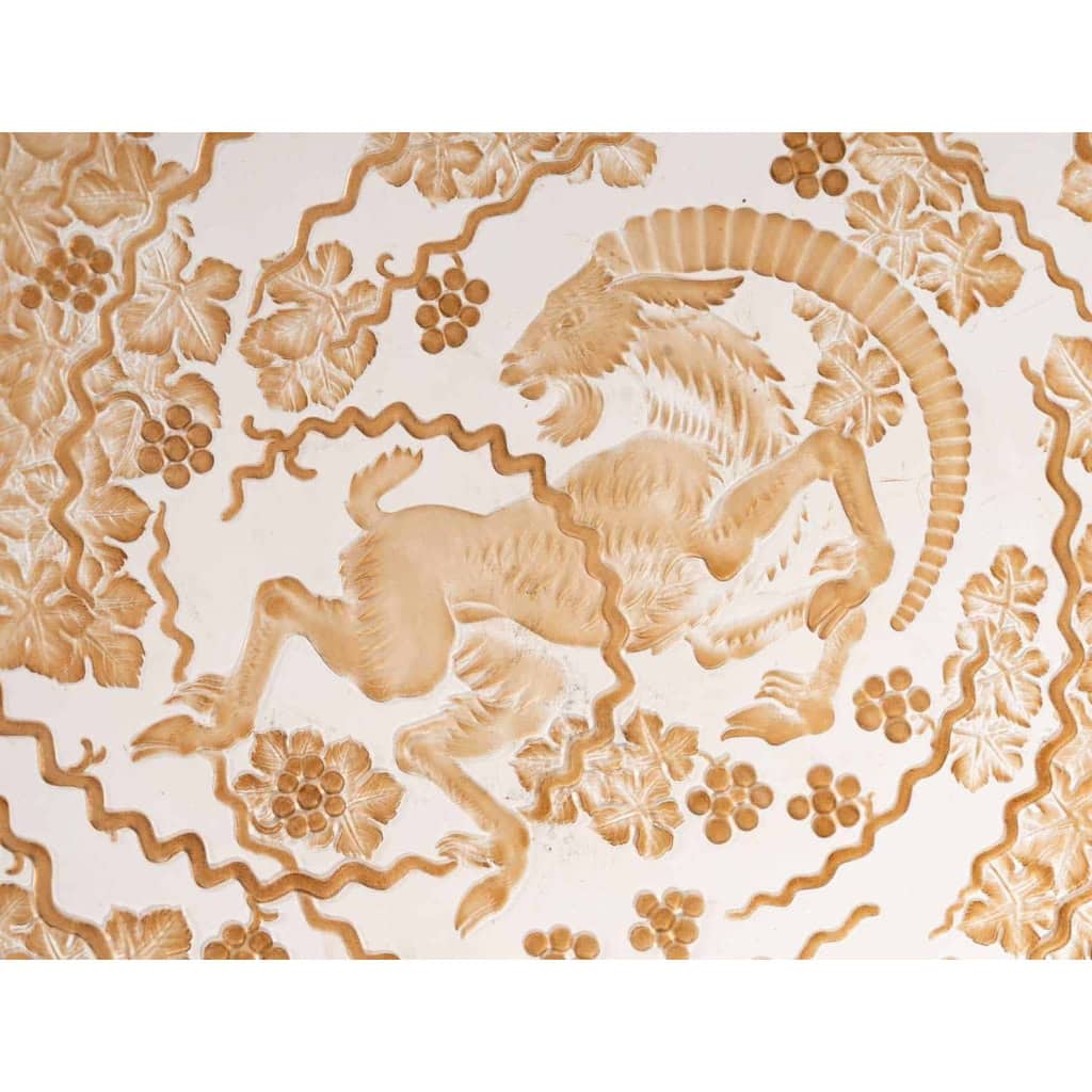Coupe Plat « Bélier » cristal blanc patiné sépia de Marc LALIQUE | Biron Coupe Plat "Bélier" cristal blanc patiné sépia de Marc LALIQUE