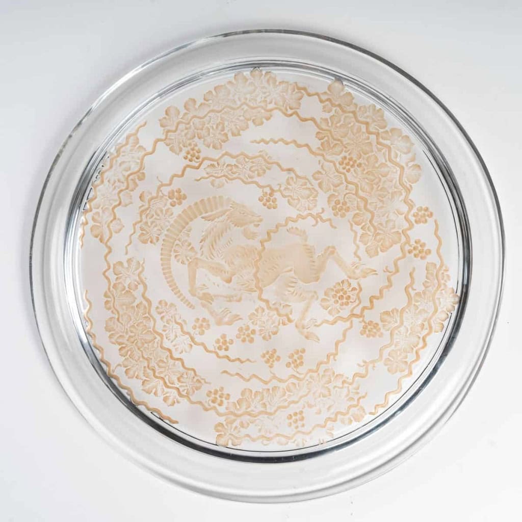 Coupe Plat « Bélier » cristal blanc patiné sépia de Marc LALIQUE | Biron Coupe Plat "Bélier" cristal blanc patiné sépia de Marc LALIQUE