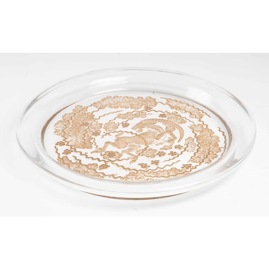 Coupe Plat « Bélier » cristal blanc patiné sépia de Marc LALIQUE | Biron Coupe Plat "Bélier" cristal blanc patiné sépia de Marc LALIQUE
