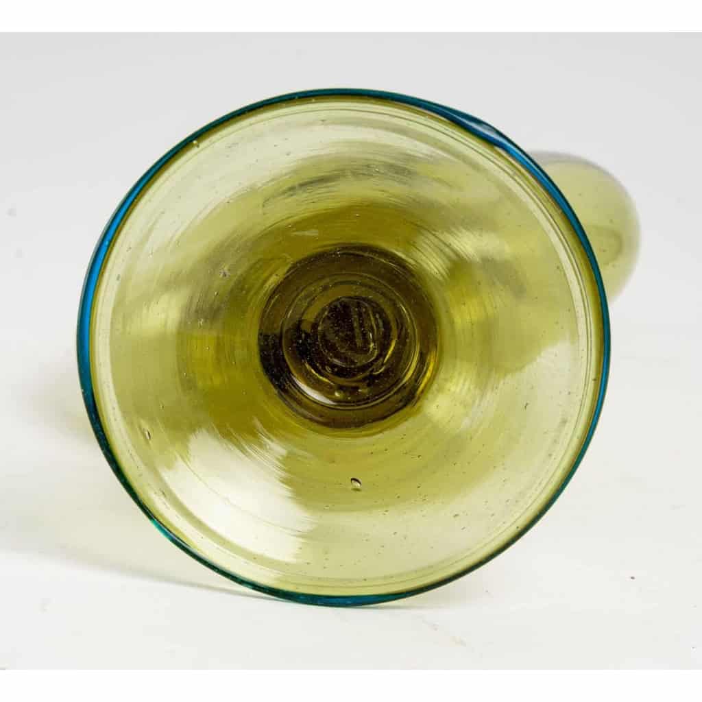 Vase vénitien, couleur vert absinthe, fin XVIIIème / début XIXème