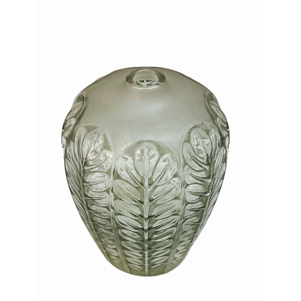 Vase « Tournai » verre blanc patiné vert de René LALIQUE | Biron Vase "Tournai" verre blanc patiné vert de René LALIQUE