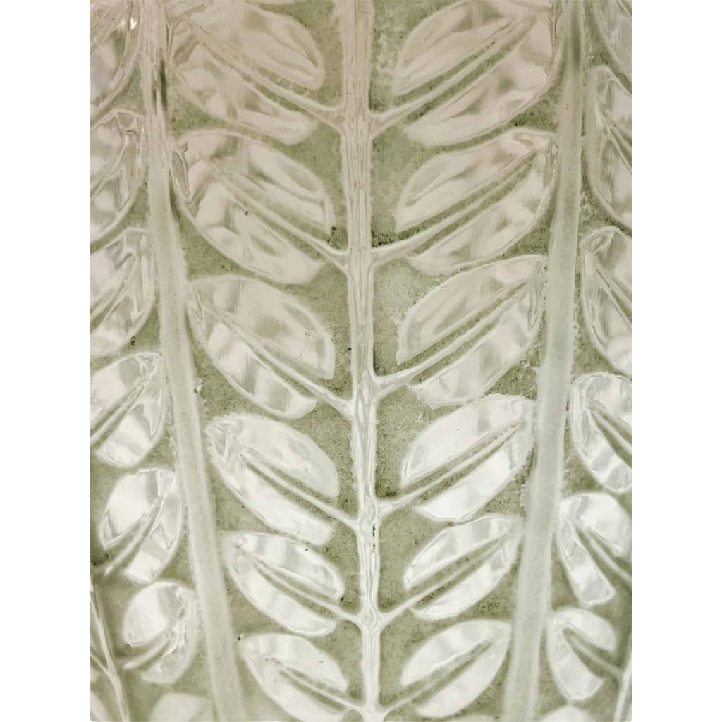 Vase « Tournai » verre blanc patiné vert de René LALIQUE | Biron Vase "Tournai" verre blanc patiné vert de René LALIQUE