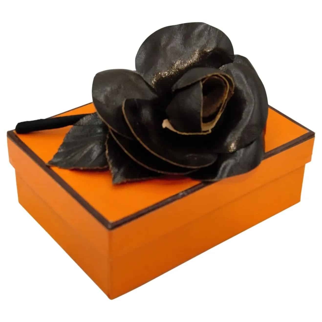 Broche en cuir Hermès | Biron ||