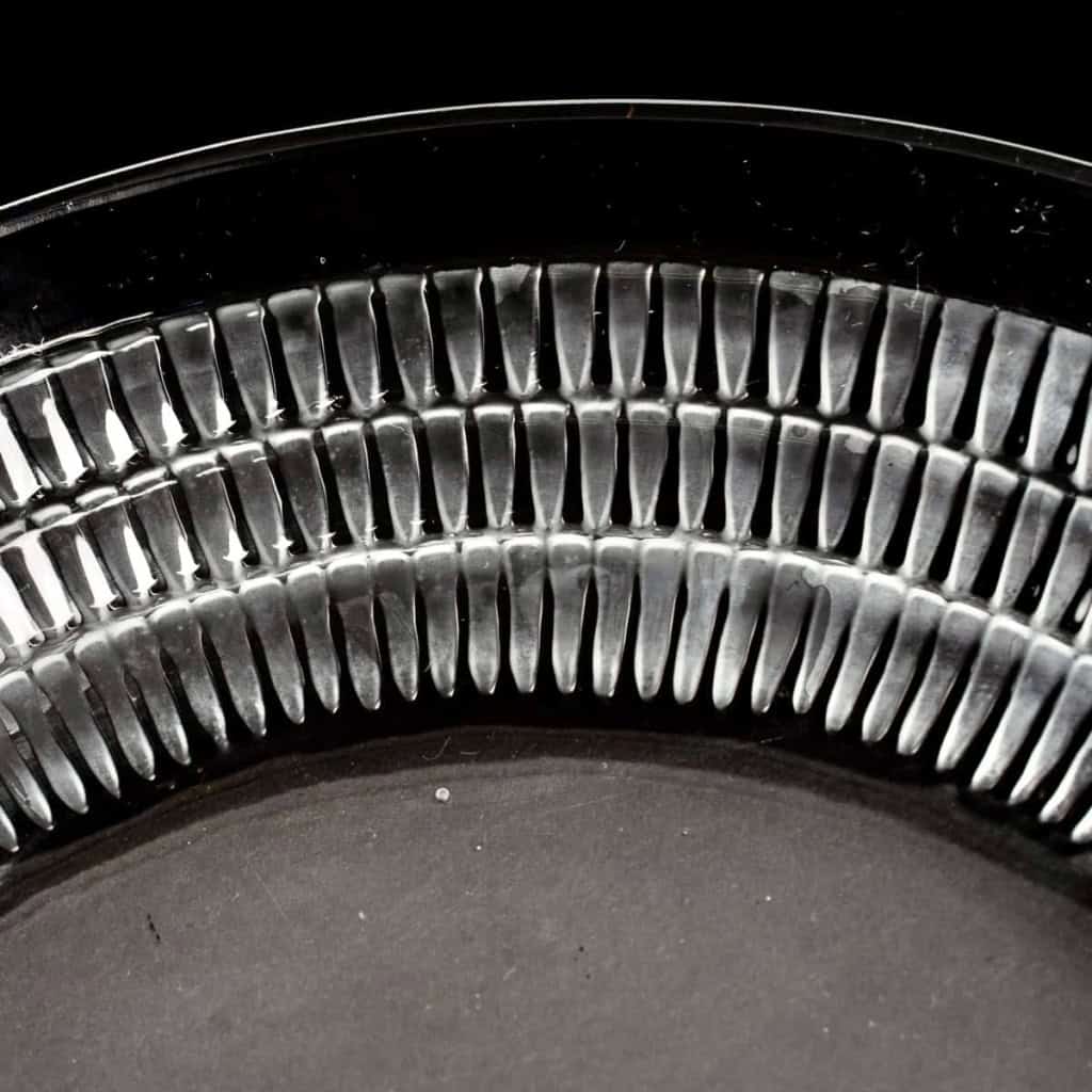 Suite de 10 Assiettes Creuses "Bourgueil" verre blanc de René LALIQUE