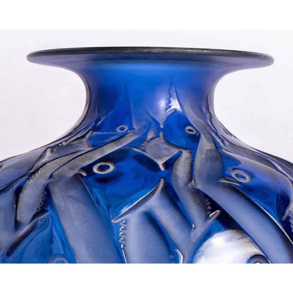 Vase « Penthièvre » verre bleu saphir de René LALIQUE | Biron Vase "Penthièvre" verre bleu saphir de René LALIQUE