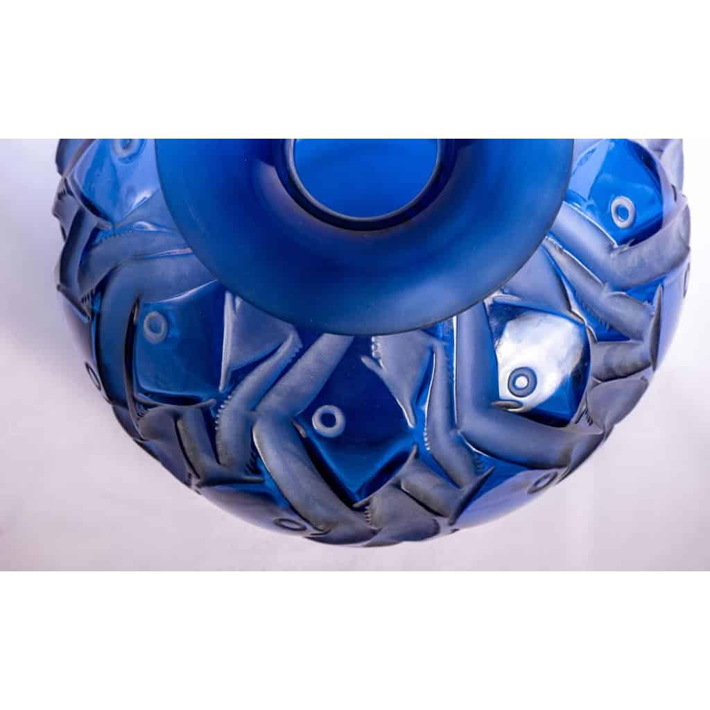 Vase « Penthièvre » verre bleu saphir de René LALIQUE | Biron Vase "Penthièvre" verre bleu saphir de René LALIQUE