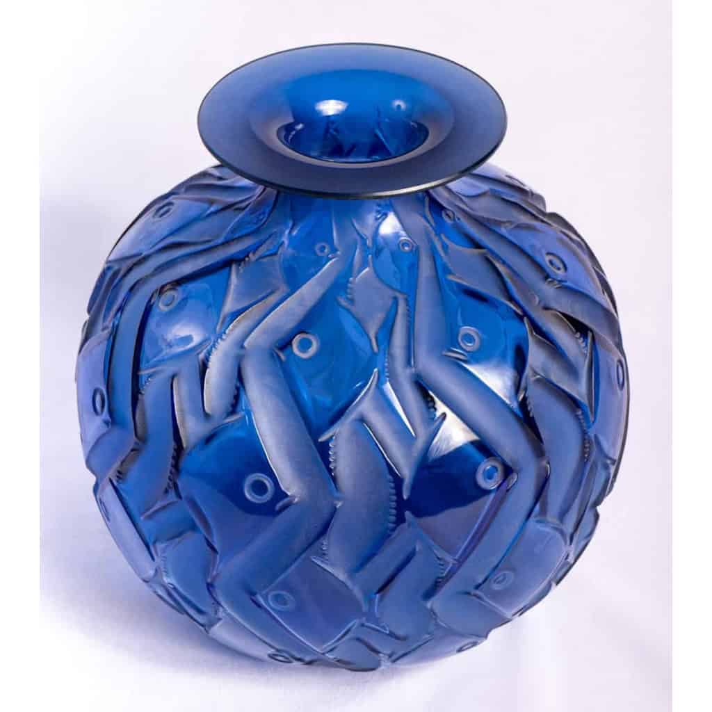 Vase « Penthièvre » verre bleu saphir de René LALIQUE | Biron Vase "Penthièvre" verre bleu saphir de René LALIQUE