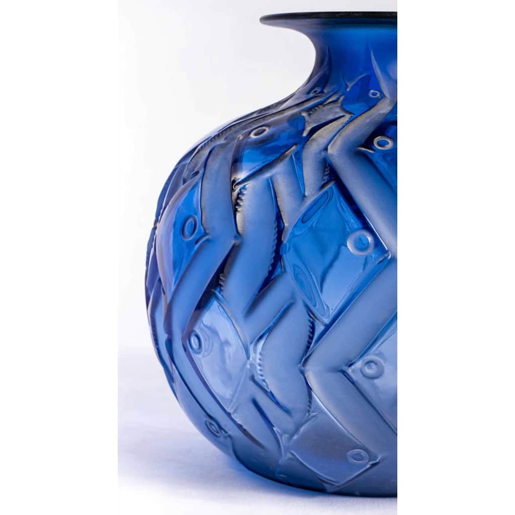 Vase « Penthièvre » verre bleu saphir de René LALIQUE | Biron Vase "Penthièvre" verre bleu saphir de René LALIQUE