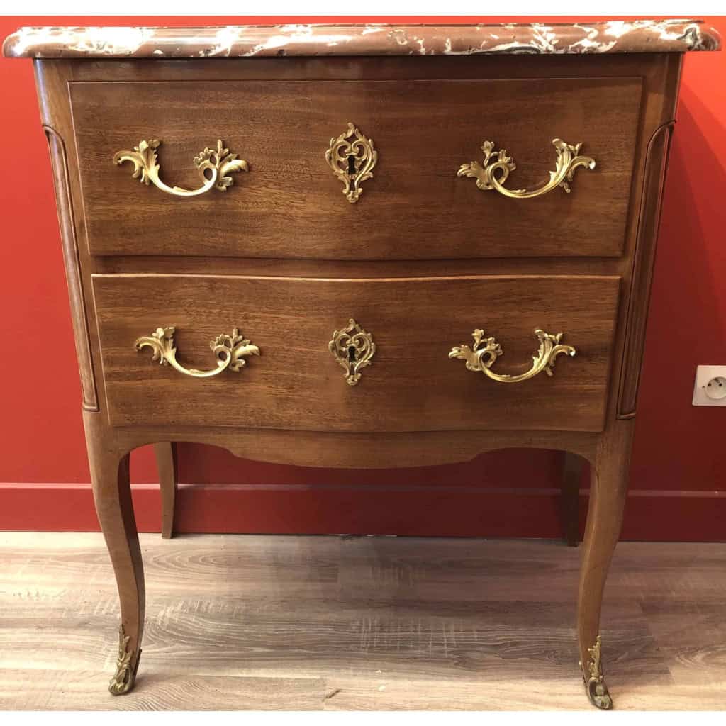 Commode petite sauteuse deux tiroirs en acajou 18è siècle | Biron Commode petite sauteuse deux tiroirs en acajou 18è siècle