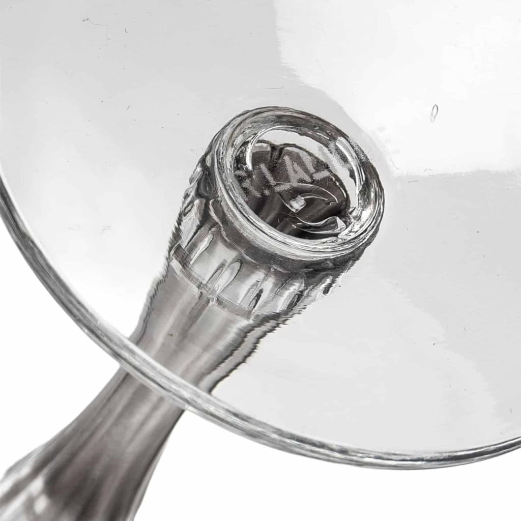 Suite de 6 six verres à vin « Barsac » verre blanc patiné gris de René LALIQUE | Biron Suite de 6 six verres à vin "Barsac" verre blanc patiné gris de René LALIQUE