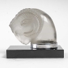 Paire Mascottes Serre-livres « Tête De Bélier » verre blanc sur socle verre noir de René LALIQUE | Biron Paire Mascottes Serre-livres "Tête De Bélier" verre blanc sur socle verre noir de René LALIQUE