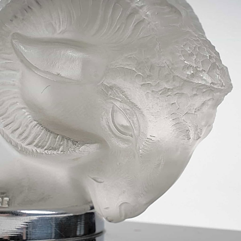 Paire Mascottes Serre-livres « Tête De Bélier » verre blanc sur socle verre noir de René LALIQUE | Biron Paire Mascottes Serre-livres "Tête De Bélier" verre blanc sur socle verre noir de René LALIQUE