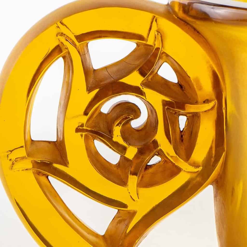 Vase « Pierrefonds » verre jaune ambré satiné à l’acide et patiné sépia de René LALIQUE | Biron Vase "Pierrefonds" verre jaune ambré satiné à l'acide et patiné sépia de René LALIQUE