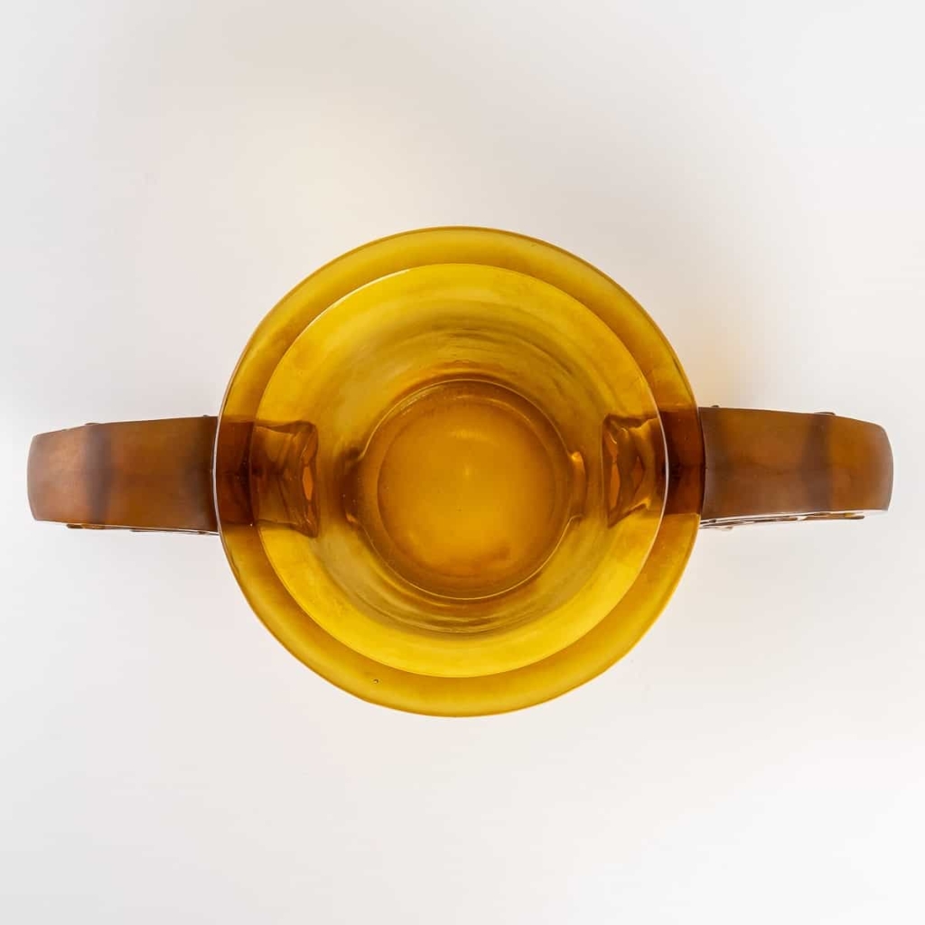 Vase « Pierrefonds » verre jaune ambré satiné à l’acide et patiné sépia de René LALIQUE | Biron Vase "Pierrefonds" verre jaune ambré satiné à l'acide et patiné sépia de René LALIQUE