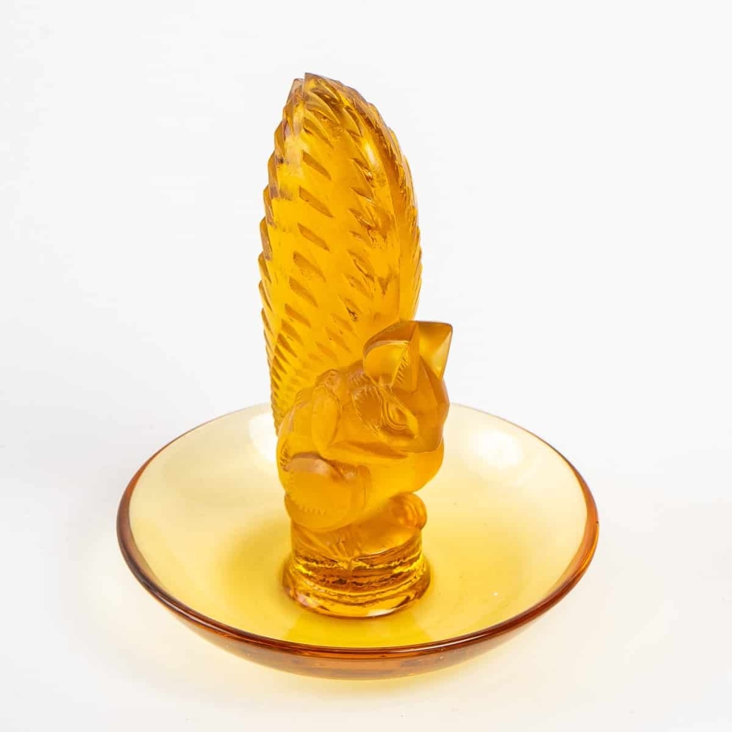 Cendrier Baguier « Ecureuil » verre jaune ambré de René LALIQUE | Biron Cendrier Baguier "Ecureuil" verre jaune ambré de René LALIQUE
