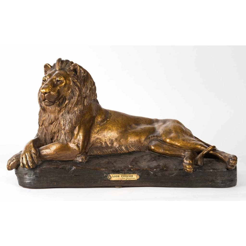 Lion couché en terre cuite, XIXème | Biron ||||