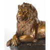 Lion couché en terre cuite, XIXème | Biron Lion couché en terre cuite, XIXème